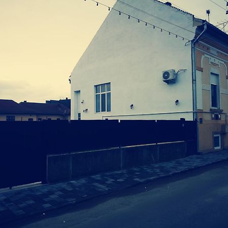 Weisz Apartment-City Center-Free Private Parking,Wifi,Ac Carei Exterior photo