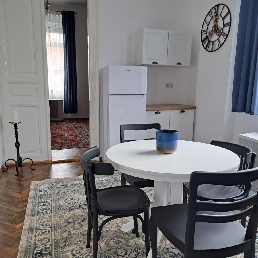 Weisz Apartment-City Center-Free Private Parking,Wifi,Ac Carei Exterior photo