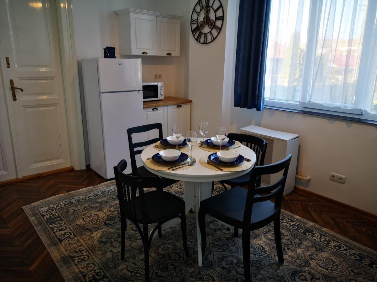 Weisz Apartment-City Center-Free Private Parking,Wifi,Ac Carei Exterior photo