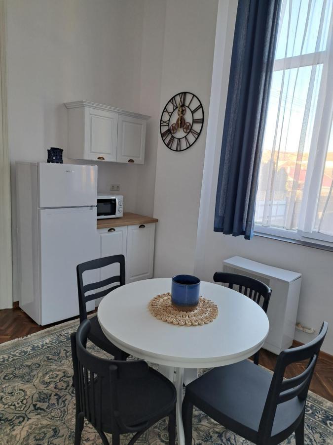 Weisz Apartment-City Center-Free Private Parking,Wifi,Ac Carei Exterior photo