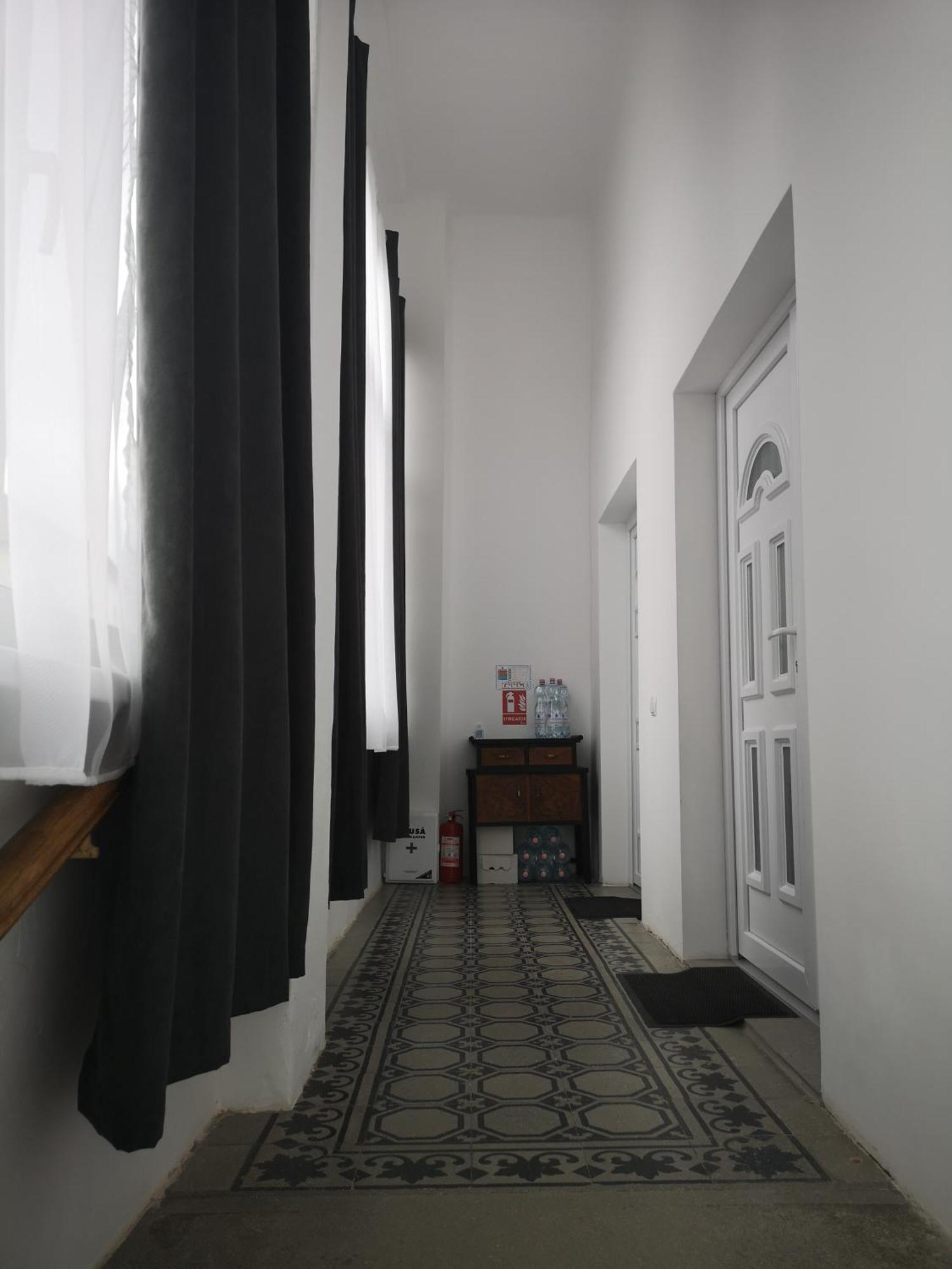 Weisz Apartment-City Center-Free Private Parking,Wifi,Ac Carei Exterior photo